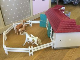 Schleich Pferdehof mit Figuren guter Zustand