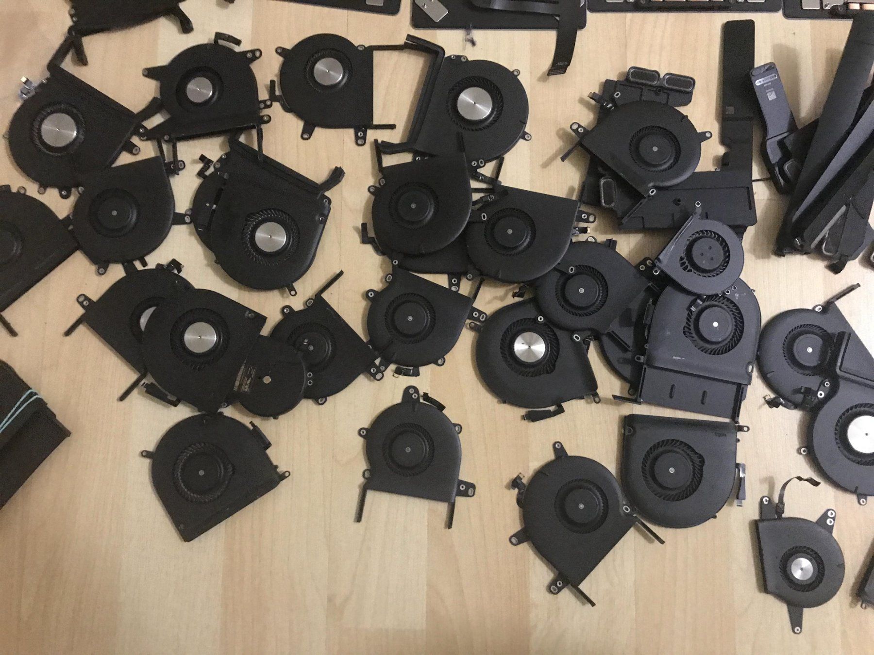 Apple PC: Apple  Ersatzteile – Usato da Nussbaumen AG venduto da Senico 1