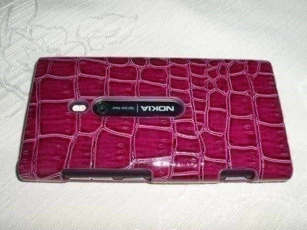 Nokia Covers & Schutzfolien: Cover Kroko Nokia 800 bordeauxviolett – Neu und originalverpackt aus Eschenbach SG von brocarte 1