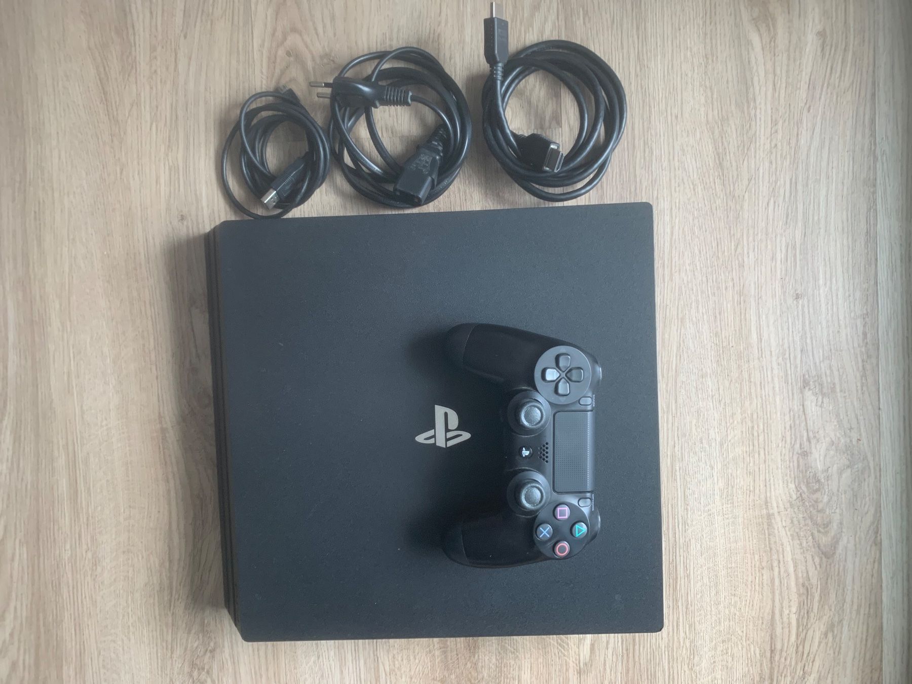 Sony Console: Sony Playstation 4 Pro 1TB – Nuovo (secondo la descrizione) da Biel/Bienne venduto da mer_z59w