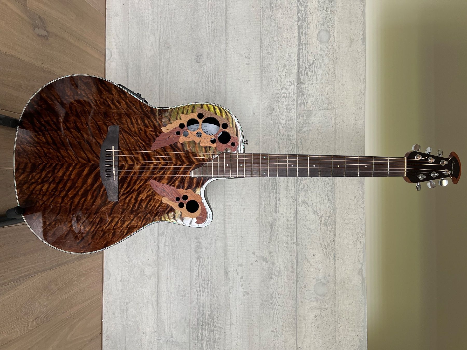 Ovation Strumenti musicali: Chitarra Ovation CE44P (Celebrity Elite Plus) – Usato da Morbio Inferiore venduto da aat_gzq2