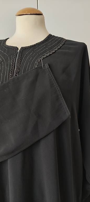 Robes: Abaya/Kleid Grösse M, schwarz – D'occasion à Basel par ukhtyy 2
