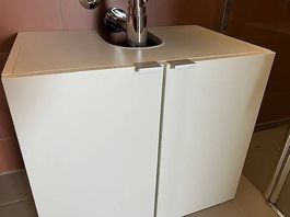 Gepflegter Waschbecken-Unterschrank / Badezimmerschrank