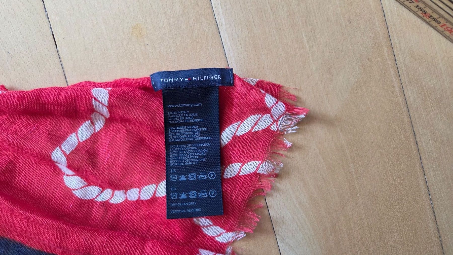 Tommy Hilfiger Foulard & Sciarpe: Echarpe Tommy Hilfiger – Usato da Estavayer-le-Lac venduto da claudeXI 1