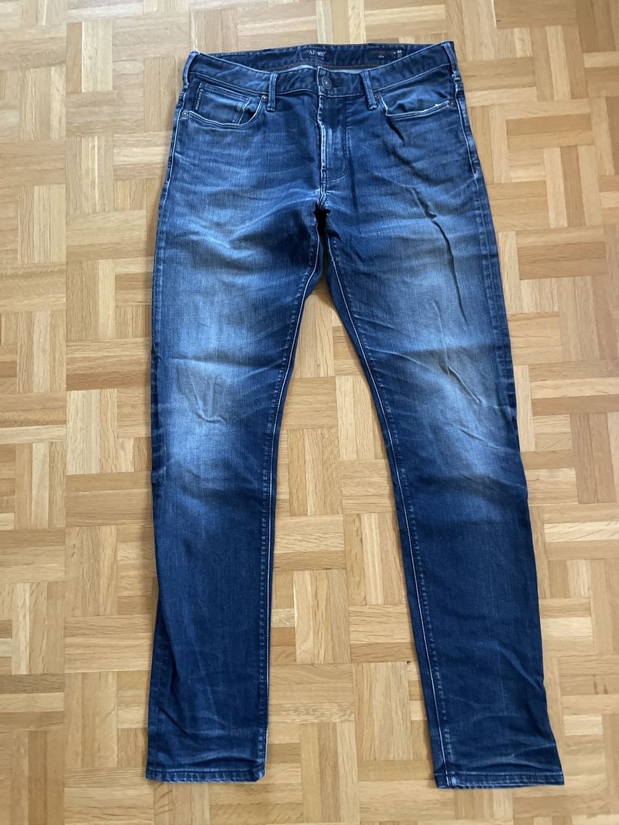 Armani Jeans: Armani Jeans 30 – Usato da Winterthur venduto da tab_fp6s