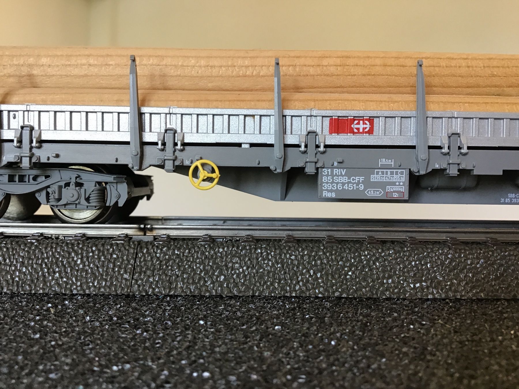 Roco Modellini di ferrovie: ROCO H0 SCHWERLASTGÜTERWAGEN WECHSELSTROM – Usato da Männedorf venduto da Modelle-aller-Art 1