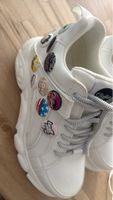 Coole Buffalo Schuhe - Weisse Sneaker mit Ansteckern, Gr.39