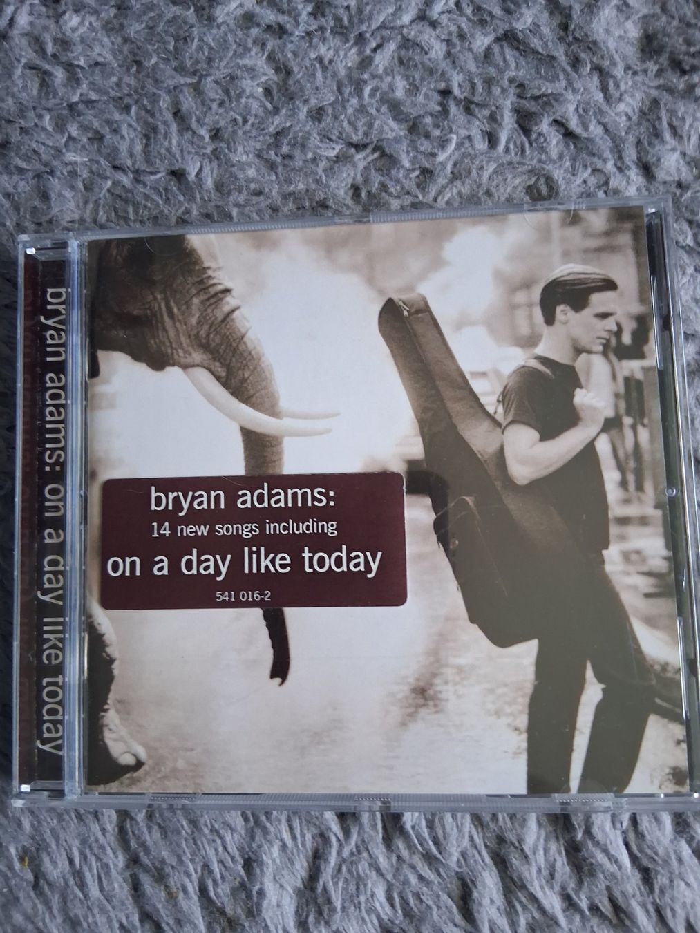 CD: BRYAN ADAMS    ON A DAY LIKE TODAY    CD – Usato da Wetzikon ZH venduto da Ramones01
