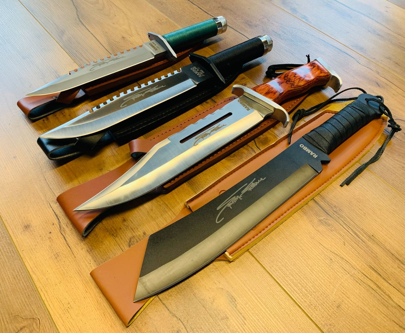Accessori: 4 Stück Rambo Ultimate Messer Bundle NEU – Nuovo e nell'imballaggio originale da Bergdietikon venduto da shopAgent