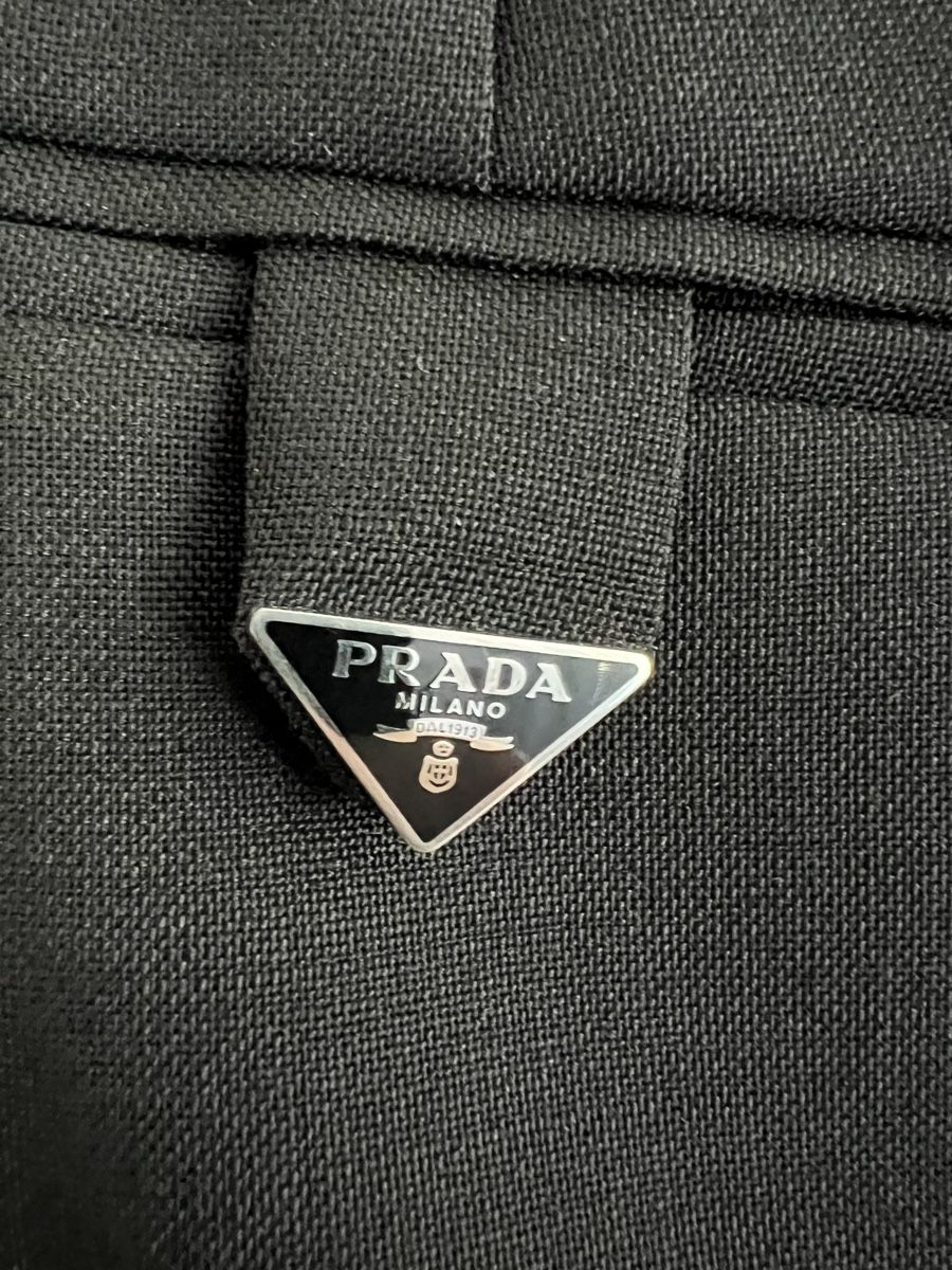 Prada Pantaloni: Prada / neu mit Etikett / Ladenpreis: chf 1.560 – Nuovo e nell'imballaggio originale da Zürich venduto da ReStyle.