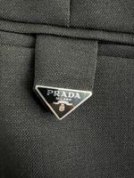 Prada / neu mit Etikett / Ladenpreis: chf 1.560