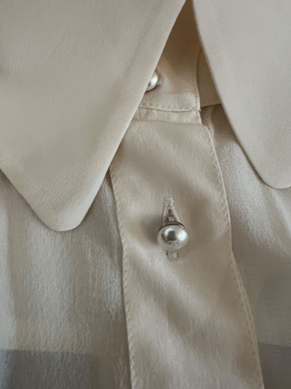 Chanel Camicette: Chanel 100 % silk blouse, size 36, perfect condition – Usato da Arzier Le Muids venduto da oma_w5bq 3