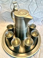 Zinnkrug mit 6 Bechern und Tablett 95% St. Galler Rheintal