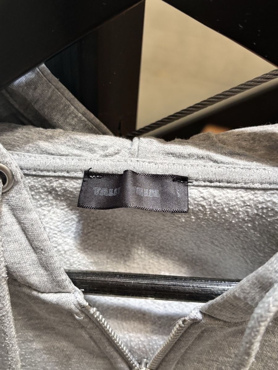 Pullover & Sweatshirts: Grey pullover, sweater with hood  – Gebraucht aus La Chaux-de-Fonds von joa_jk5g 1