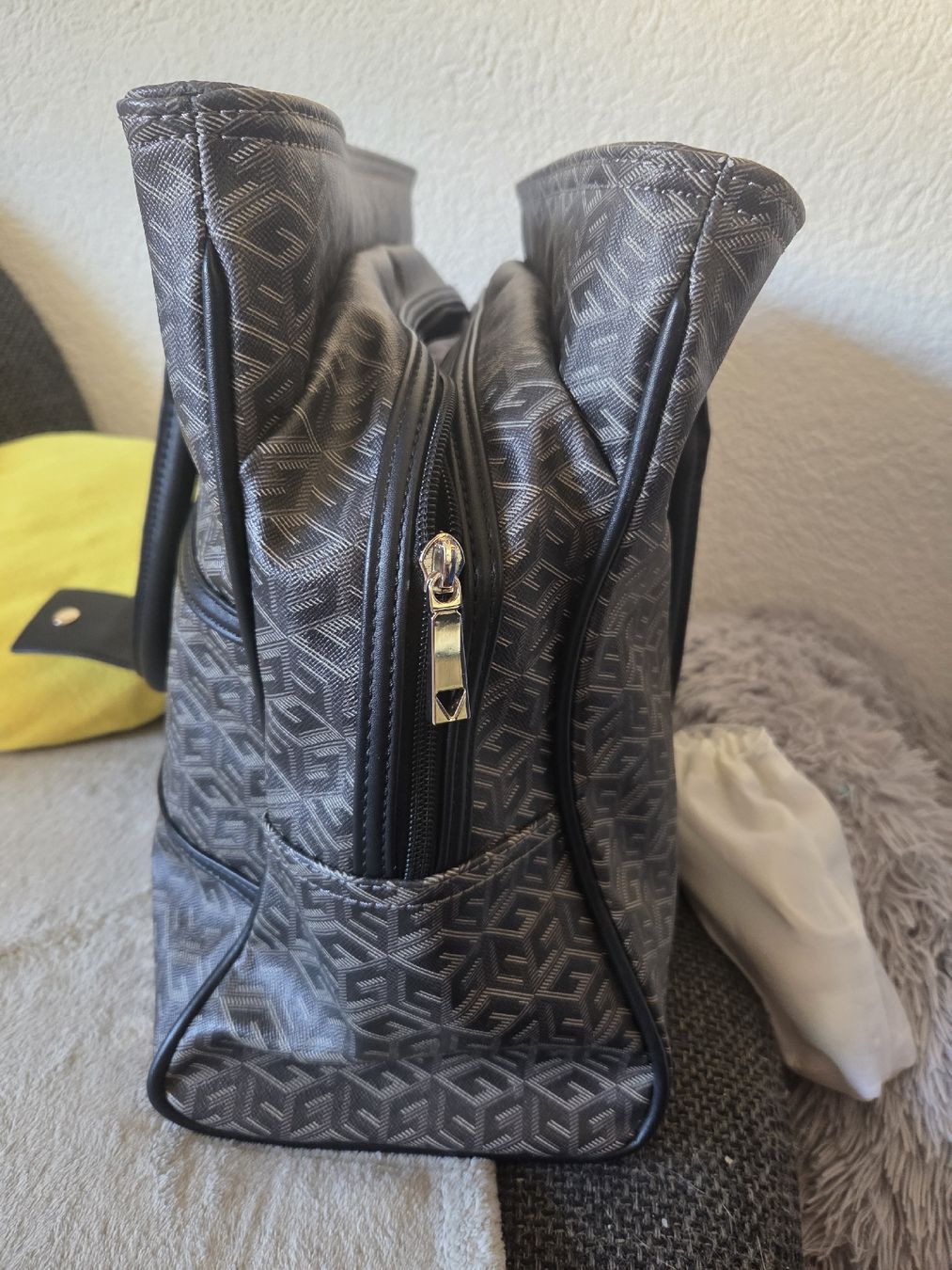 Guess Sacs femmes: Sac Guess – Neuf (Voir description) à Vernayaz par Lecoffreromand 6