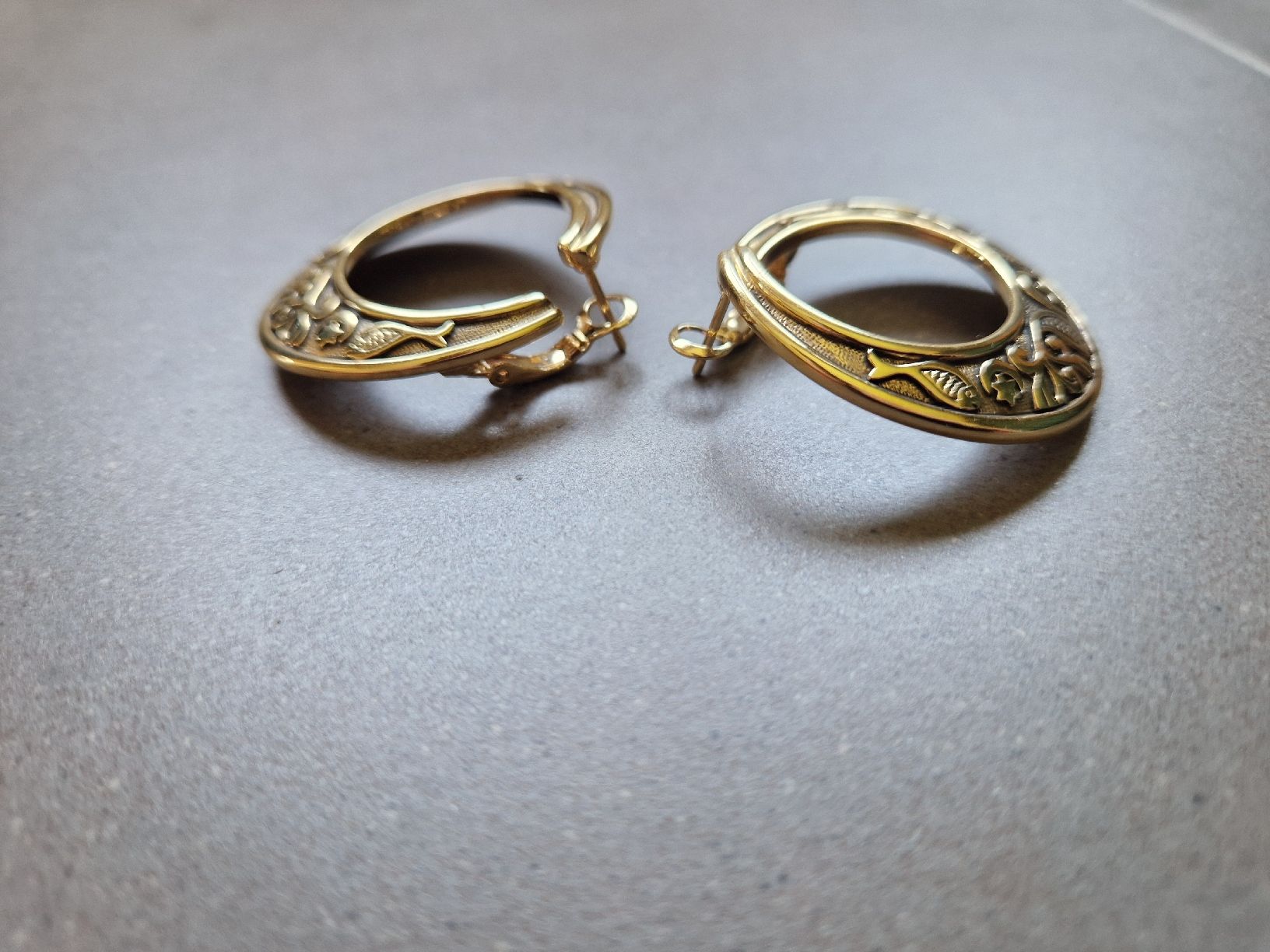 Pierre Lang Orecchini pendenti & Orecchini a lobo: Pierre Lang Creolen Ornament gold – Usato da Lichtensteig venduto da Cocabana_16 2