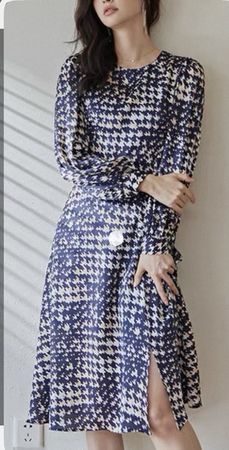 Houndstooth Midi Dress - Size M - office wear. Elegant