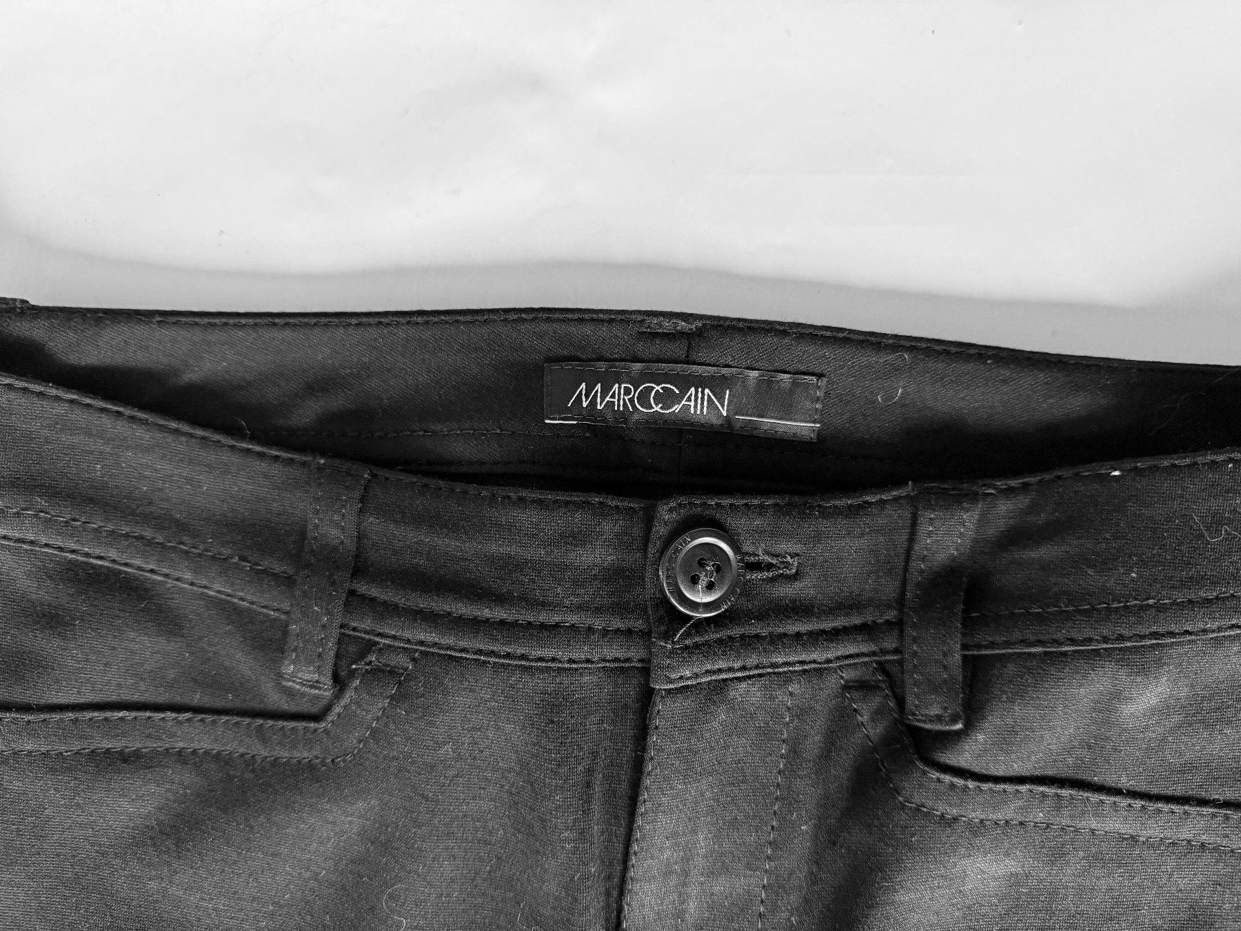 Marc Cain Hosen: MARCCAIN, schwarze Slim-Fit-Hose oder Jeans***** – Gebraucht aus Dübendorf von Orc_nl6t 2
