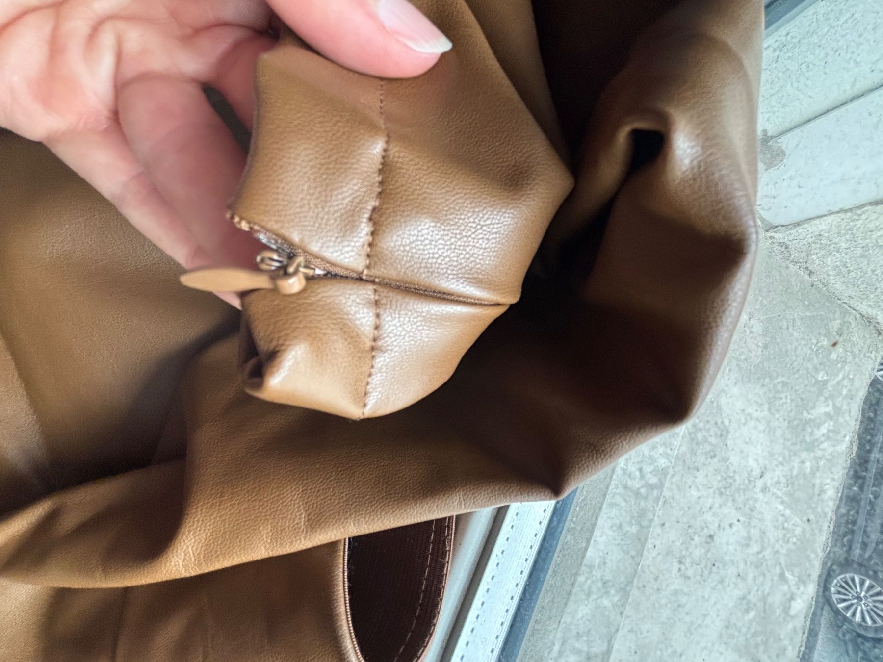 Guess Leggings: Legging neuf simili cuir caramel Guess – Nuovo (secondo la descrizione) da Confignon venduto da lea_nv6b 6