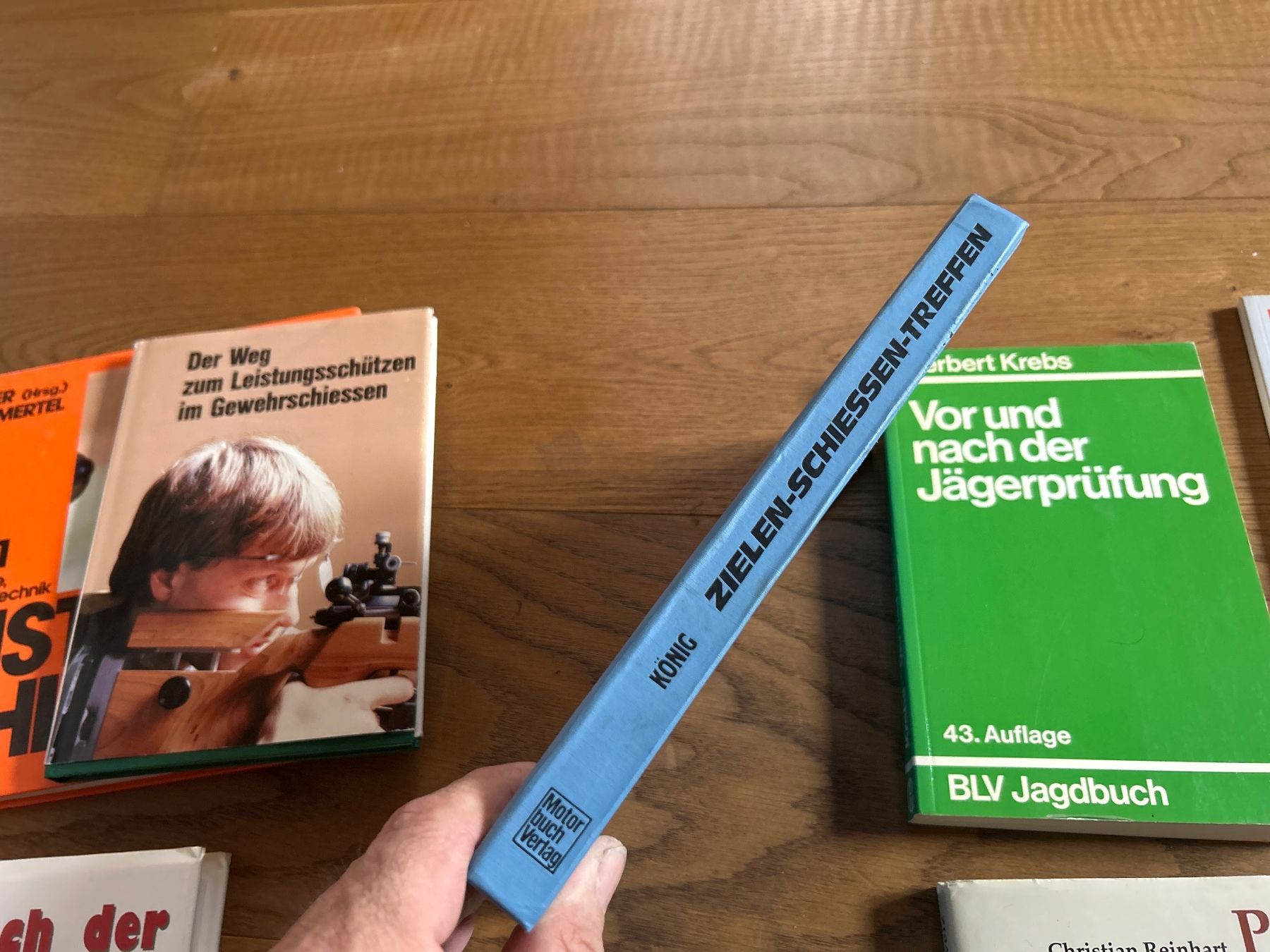 Bücher: Diverse Waffen Bücher Teilweise Ordonanz – Gebraucht aus Langnau i. E. von PSS-212 2