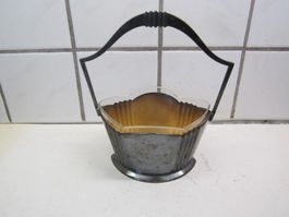 Henkelschale-Körbchen-Gefäss mit Glaseinsatz.