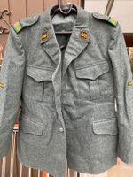 Schweizer Armee Uniform mit 2 Hosen und Mütze, grün