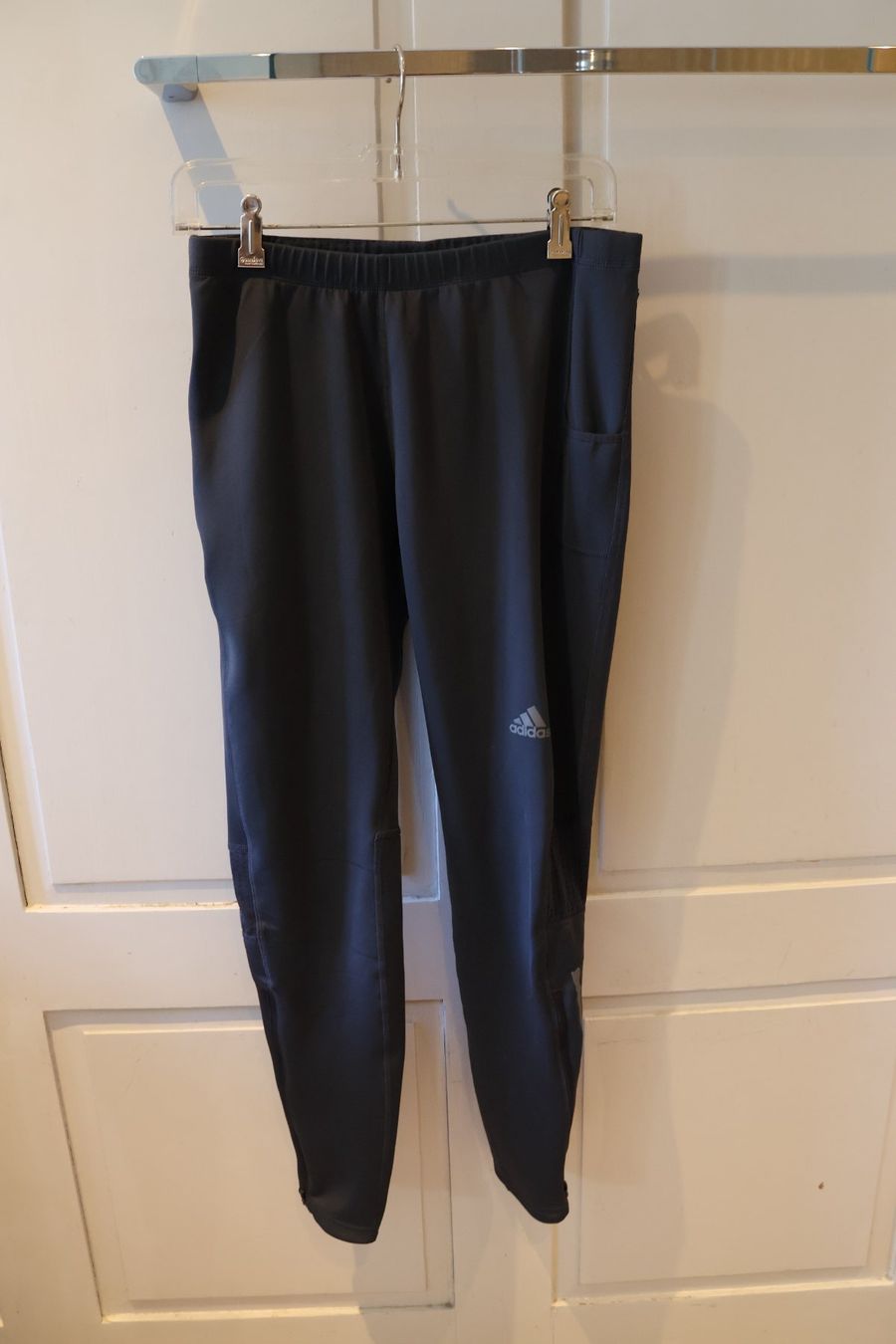 Adidas Leggings: Graue adidas ClimaCool Sporthose – D'occasion à Winterthur par jul_v9wx