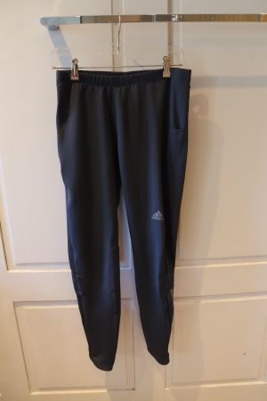Graue adidas ClimaCool Sporthose