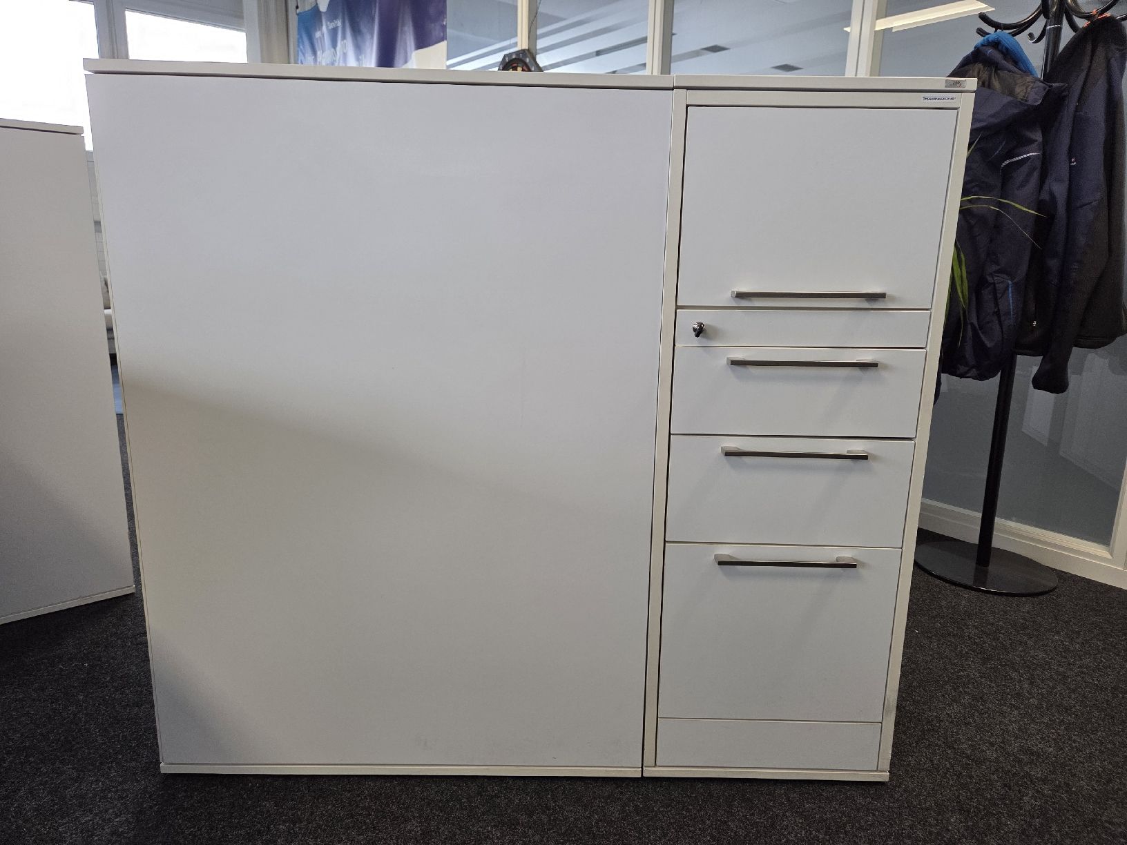 Armadi: Büroschrank/Rollcontainer rechtsbündig weiss mit Schubladen – Usato da Elgg venduto da Fufu28