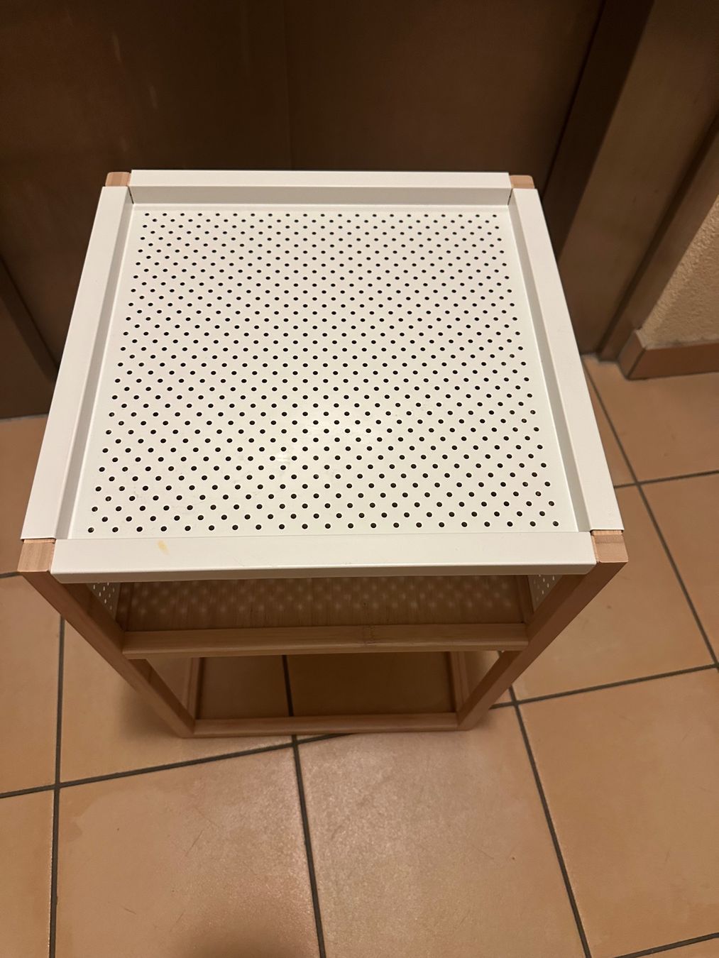 Comodini: Table de chevet moderne, IKEA, bois clair et blanc – Usato da Orbe venduto da br1_tyr8 3
