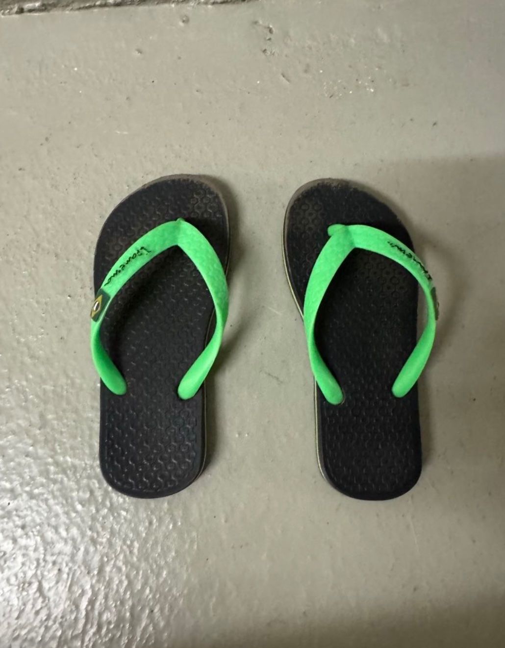 Scarpe per ragazzi: Kinder Flip Flops Grösse 27 – Usato da Zürich venduto da zd_1965