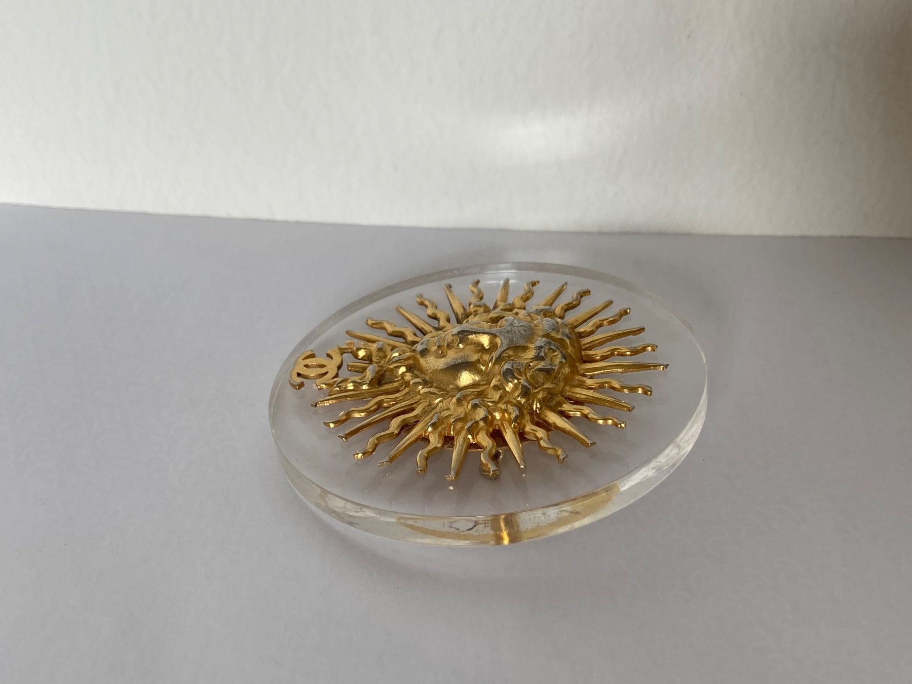 Spille & Fermagli: CHANEL Sonnen Brosche Vintage – Usato da Basel venduto da fischstaeblii 2