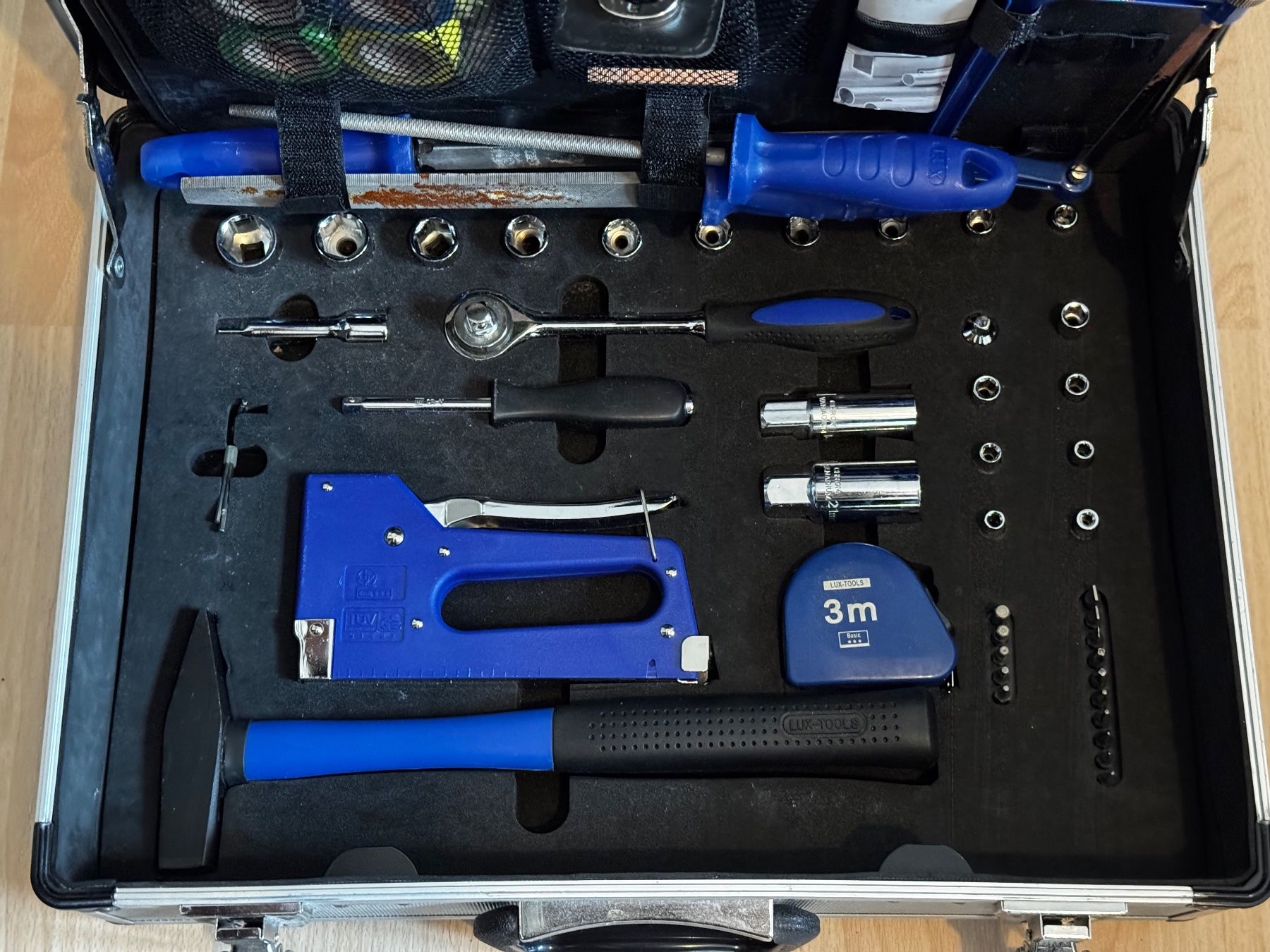 Lux Tous les outils: LUX Werkzeuge Tool Case with Assorted Tools – D'occasion à Zürich par colorblindrummer 1