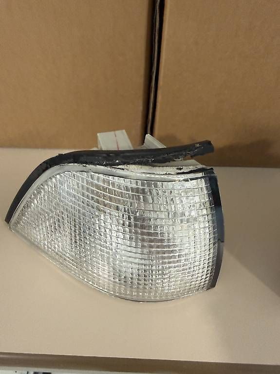 Toutes les pièces auto: BMW E36 Coupe/Cabrio Frontblinker – D'occasion à Buchs AG par lor_9dhh 1