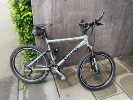Giant NRS 1, VTT tout-suspendu en excellent état