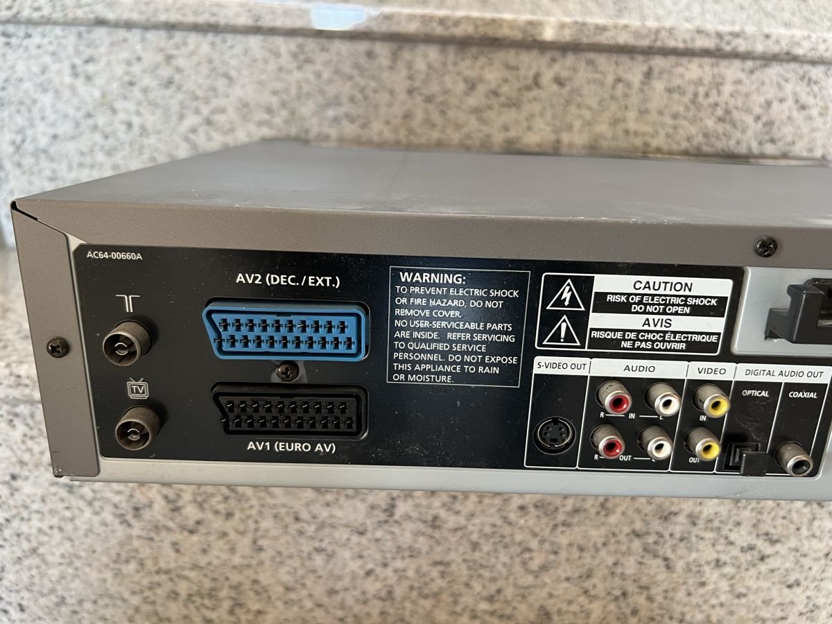 Samsung Aufnahmegeräte: Samsung DVD & VHS-Videorecorder SV-DVD1E – Gebraucht aus Schongau von Retro_Shop 4