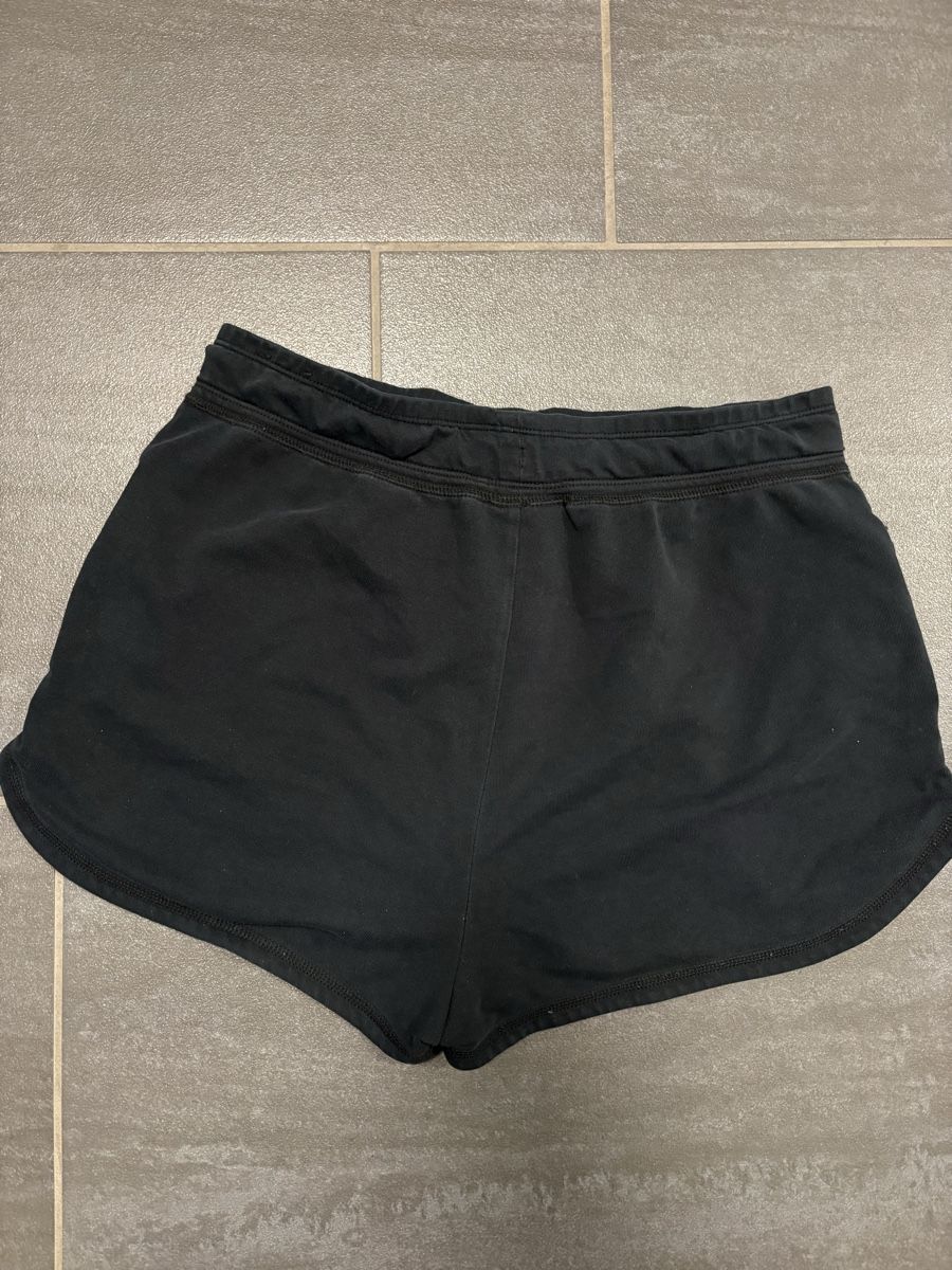 Nike Pantaloni: Nike Shorts S – Usato da Rümlang venduto da svent 6