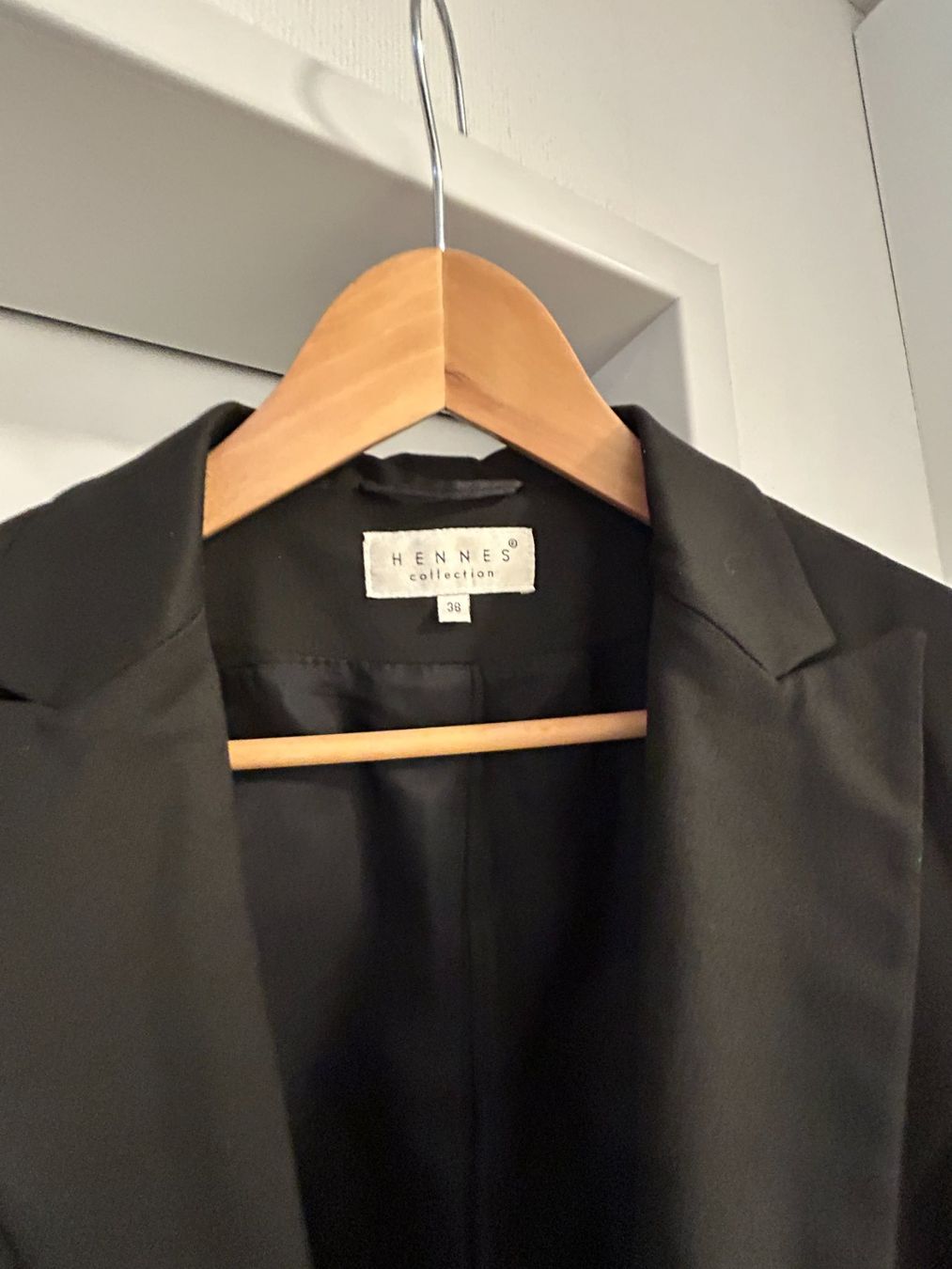 Giacche: Eleganter schwarzer "Hennes" Blazer Gr 38 -blazer élégant – Usato da Küsnacht ZH venduto da filo_fila8700 2