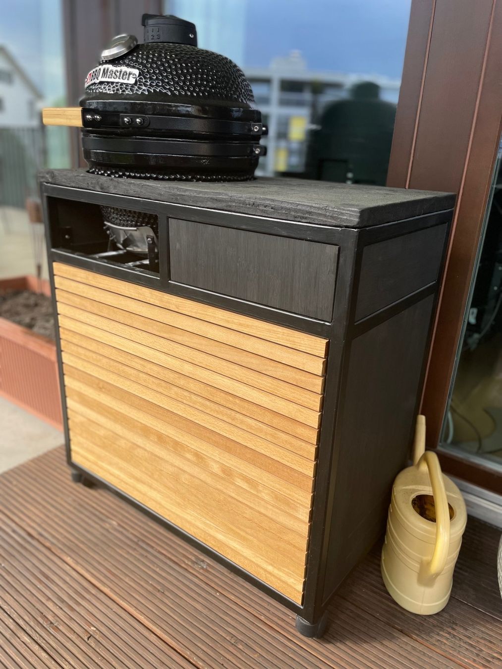 Griglie: BBQ-Master Keramik-Grill mit Untergestell – Usato da Niederglatt ZH venduto da Sementina 1