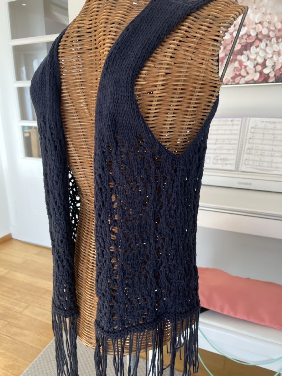 Mango Gilets & Westen: Strickgilet mit Fransen, Mango, S/M – Gebraucht aus Solothurn von Bobesch08 1