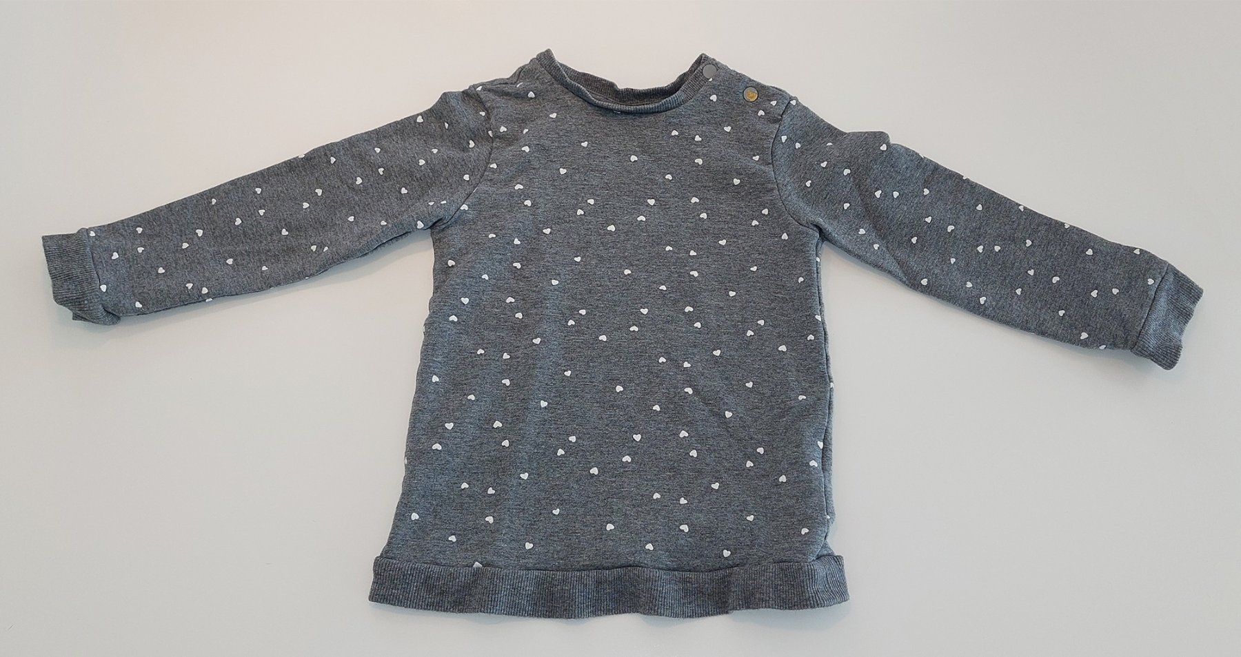 Maglioni & Felpe: PULLOVER | FAGOTTINO | Grösse 92 | Grau mit Herzen – Usato da Oberweningen venduto da Feindesign
