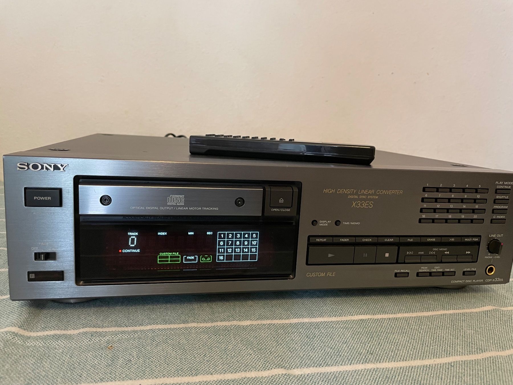 [Bild: sony-x33es-high-end-cd-player]