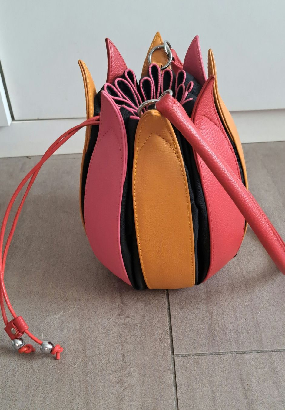 Tulip Borse da donna: Design Tulip Bag neuwertig – Usato da Münchenbuchsee venduto da jarom2016 1