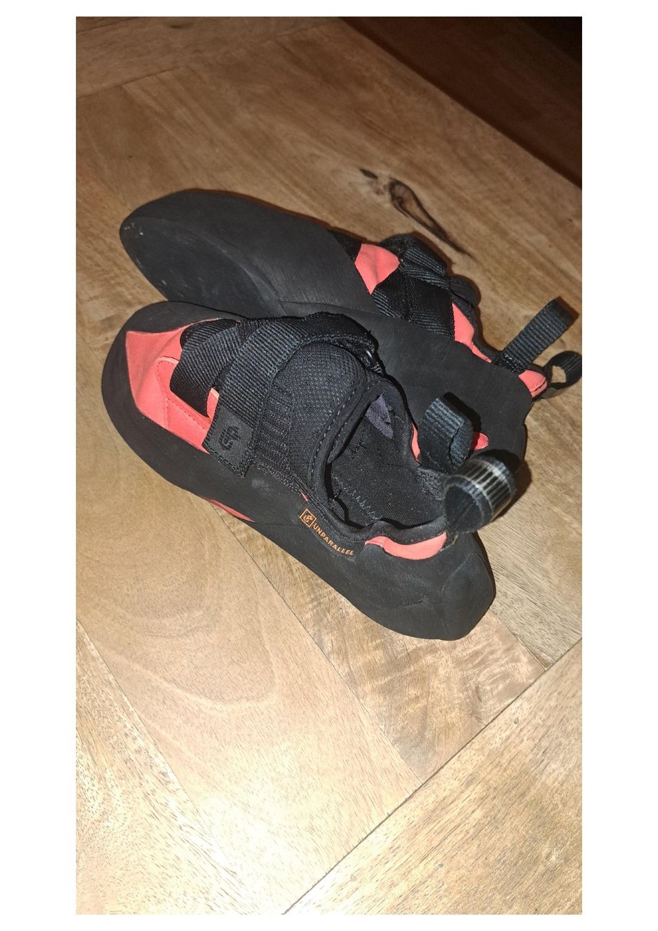 Scarpe da uomo: Chaussons d'escalade Unparallel, taille 43 Neuf – Nuovo (secondo la descrizione) da Colombier NE venduto da 6mick 2