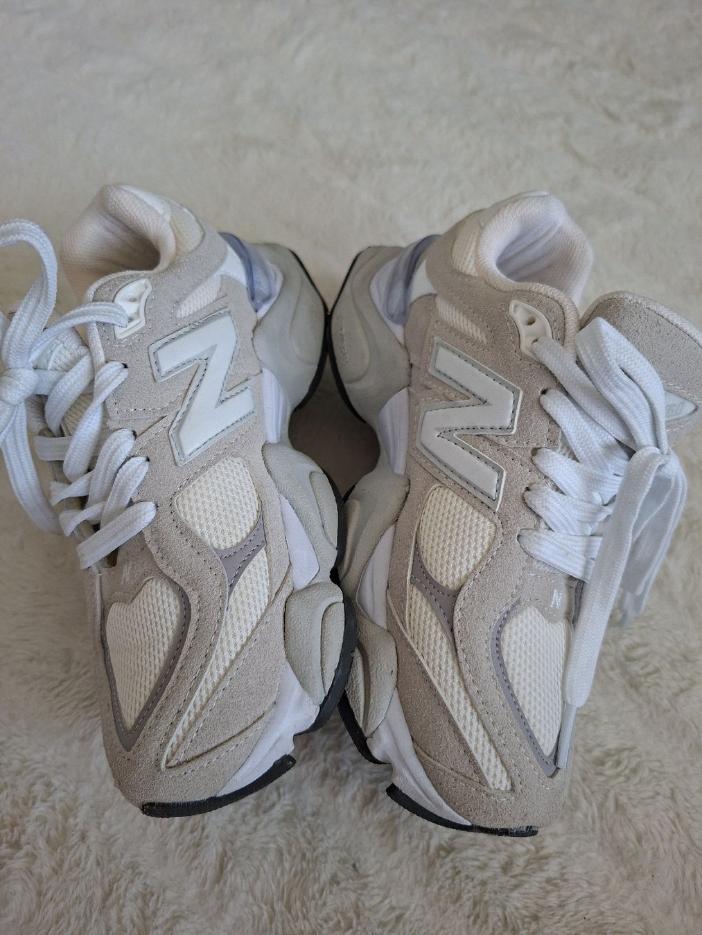 New Balance Damenschuhe: New Balance 9060 BLC Baskets gris clair Taille 38 – Gebraucht aus Renens VD von ser_j2fn