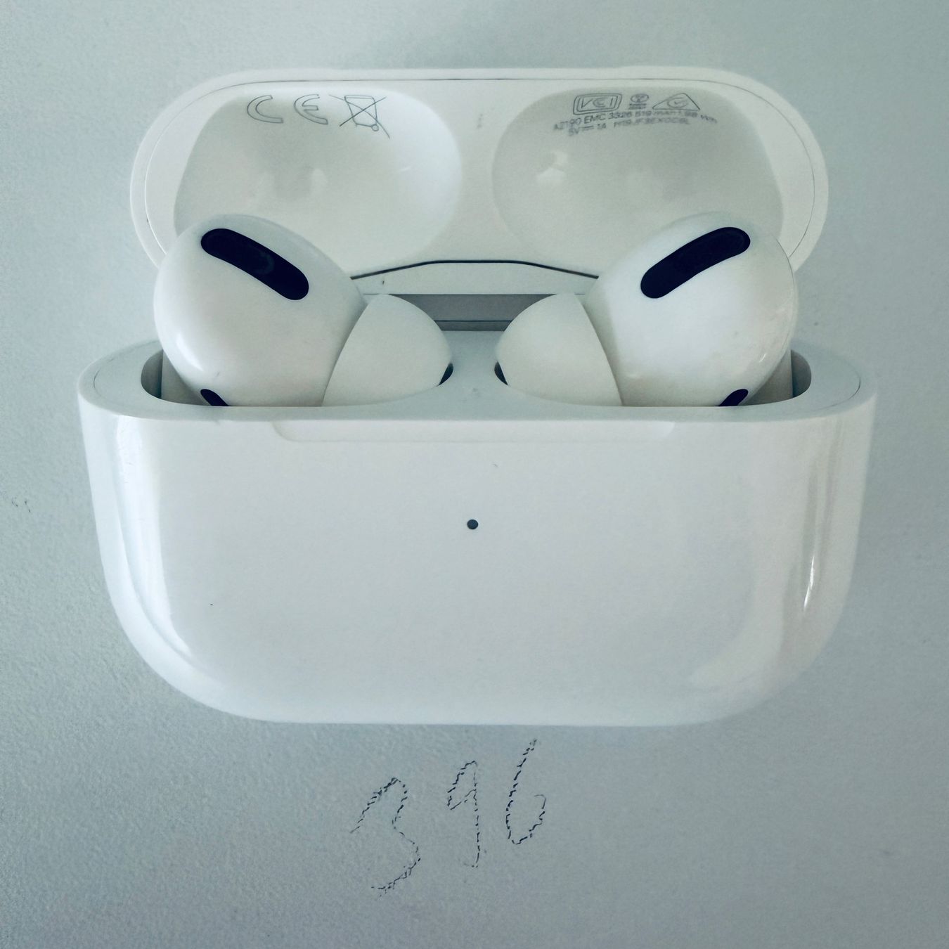Apple Cuffie: Original Apple AirPods Pro 1 Gen. mit Wireless Ladecase – Usato da Basel venduto da MY.AIRPODS.SHOP