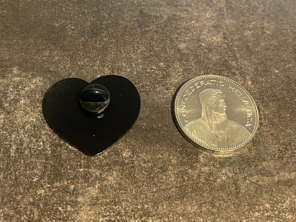 Placchette & Badge: Skeletor Heart Pin – Usato da Biel/Bienne venduto da bas_c8yf 2
