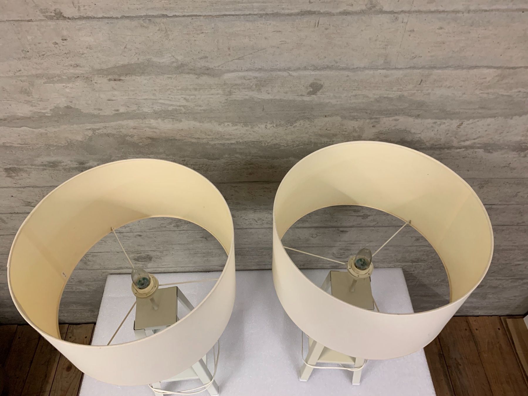 Lampade: Zwei schöne grosse Stehlampen – Usato da Münchenstein venduto da Eclipse6 4