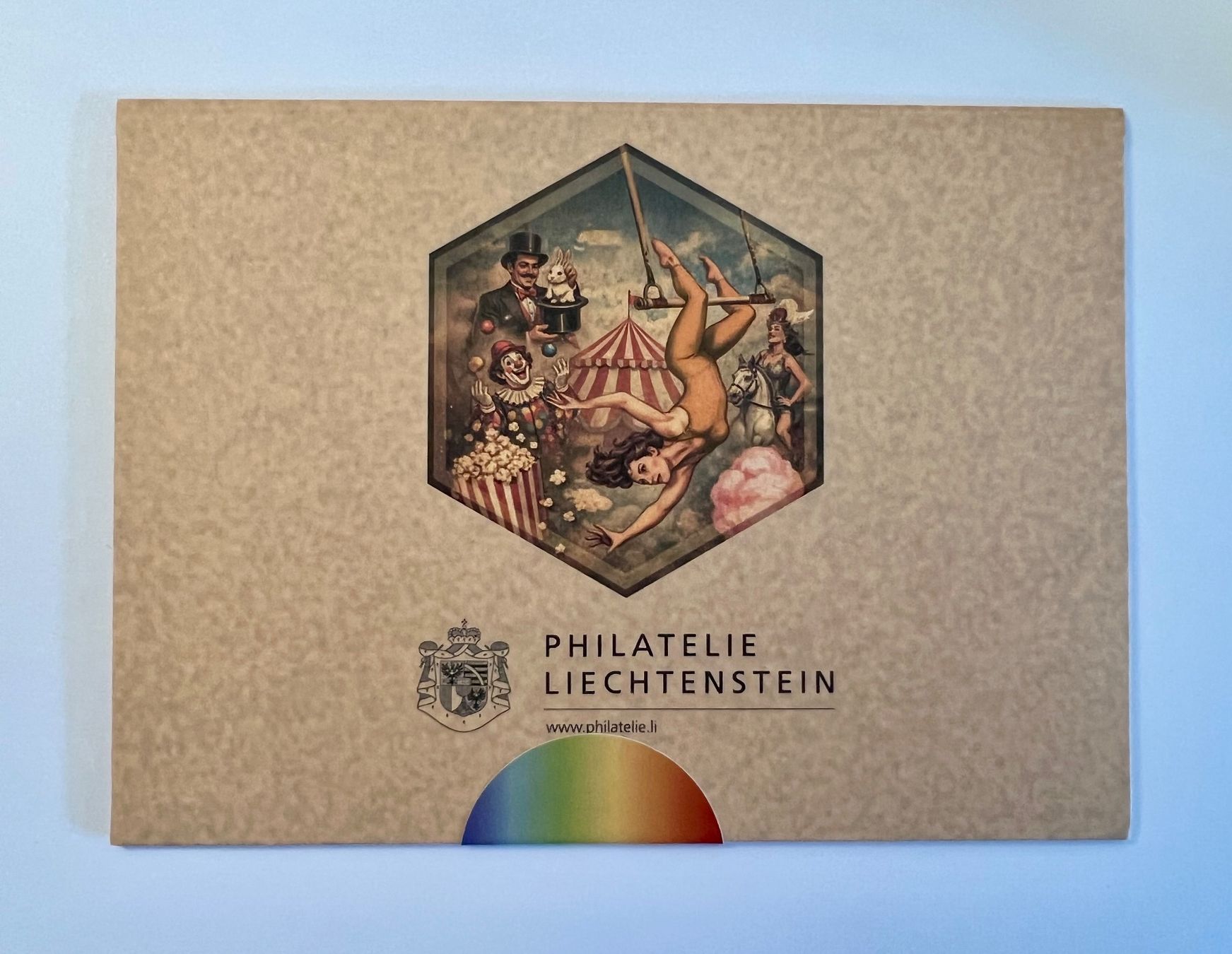 Tutti i francobolli: Liechtenstein Briefmarken Crypto Circus Akrobatin REGENBOGEN – Nuovo e nell'imballaggio originale da Uster venduto da Aladin79