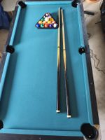 Table de billard avec accessoires état d'occasion